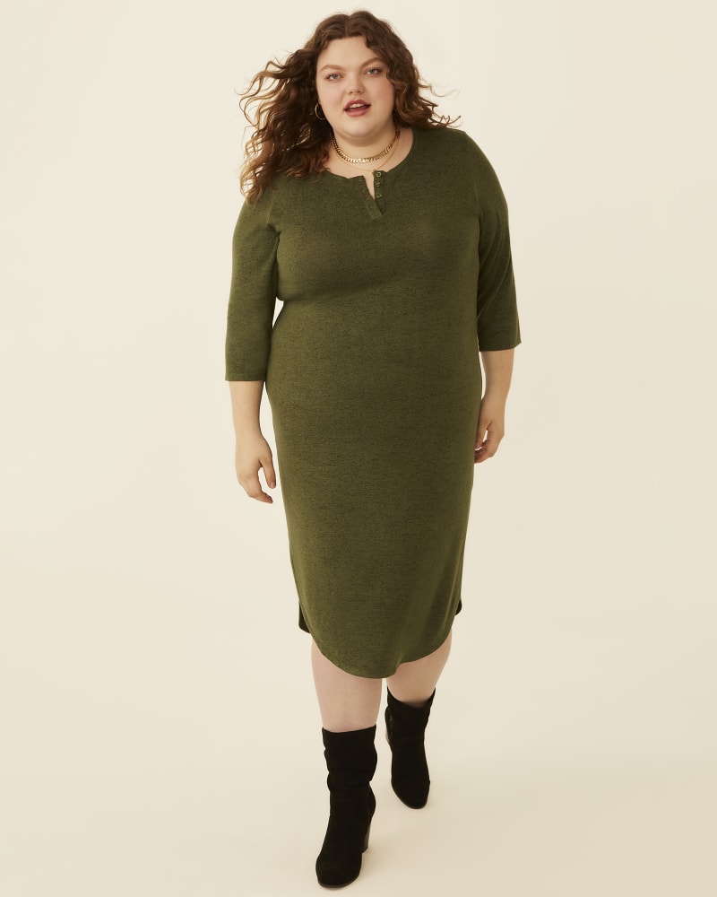 Plus size model with pear body shape wearing Sheila Henley Midi Dress by Hiatus | Dia&Co | dia_product_style_image_id:179617